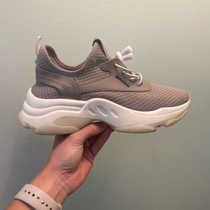 Steve Madden Myles Sneaker